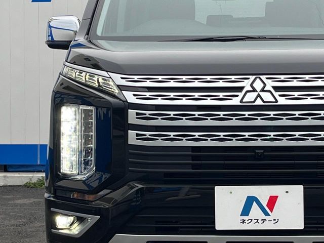 【LEDヘッドライト】悪天候や夜間走行時も良好な視界を確保し安心して運転できる高輝度LEDヘッドライトを装備！点灯速度が早く、消費電力も抑えられています。