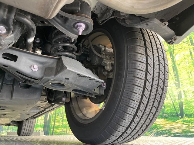 お車を安心してお乗りいただく為には、足回りの定期点検が欠かせません。サービスサポート（有償保証）では無料点検もご提供しており、安心のカーライフをお過ごしいただけるサポート体制が整っています。