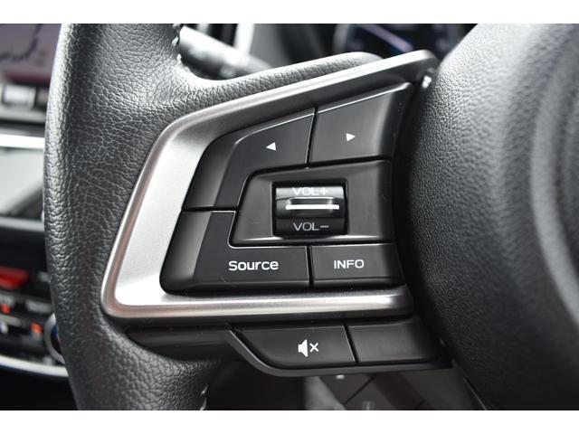 ステアリングオーディオリモコン 運転中でも音量調整やモード変更などハンドルから手を離さなくても操作が可能です。