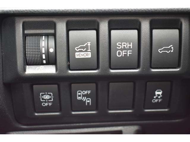 パワーリヤゲートスイッチなど運転席から操作し易い位置にスイッチ類を配置