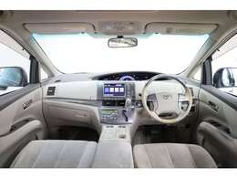 大変キレイな内装です。嫌いな臭いもありません。内装もベージュにこだわった仕様になっていて素晴らしいですね！ファミリー層に人気のミニバンですので使い勝手もよく車内もゆとりある広さです。