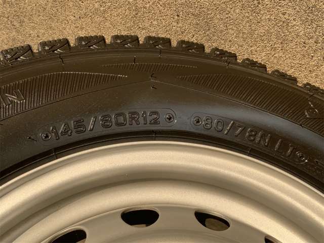 当店では仕入れた車両を全車商品管理センターにて室内クリーニングや外装の磨き施工等、徹底した商品車仕上げを行っております。良質な車両だからこそ、掲載写真の加工は一切行っておりません！！！