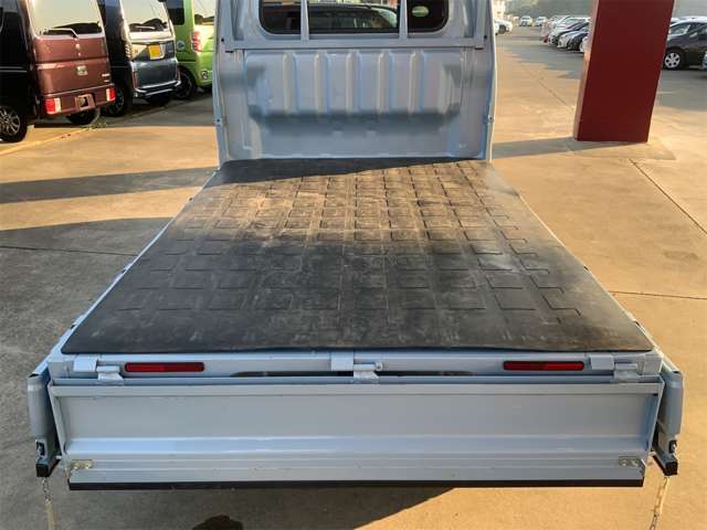 普段街乗りや通勤にも使うから実用性も大事だけど、休日のドライブも楽しみたい・・・そんな方にももってこいの1台です！！