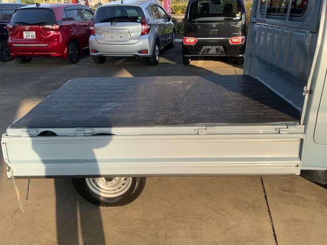 気になる車両などあれば、すぐにお問合せ下さい♪右にある専用ダイヤルからお電話いただくとスタッフがご質問にお答え致します。