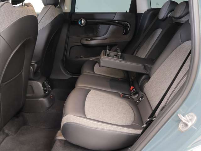 リヤシートの乗り心地も向上して、ファミリーユースに嬉しい空間♪