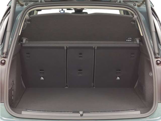 シートアレンジ次第で、使い方の幅が広がるトランク！