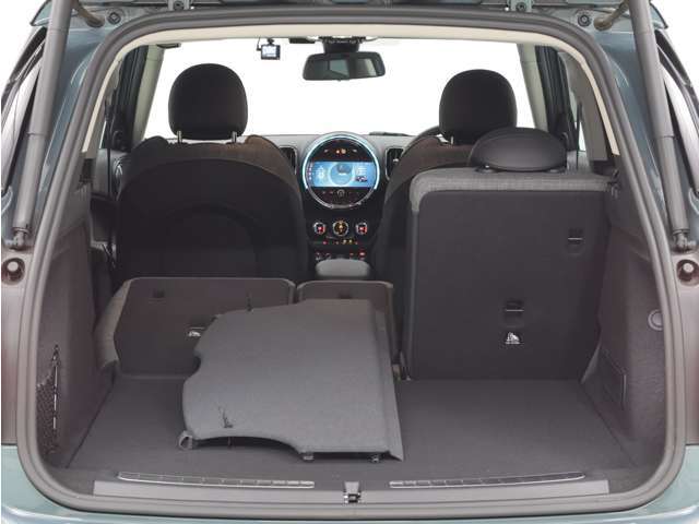 シートを6割倒した状態です。不意な荷物も、これで安心ですね！