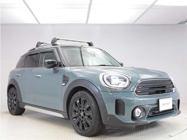 クラシックMINIの雰囲気を壊さずに、現代風にかわいいデザインに生まれ変わったMINIを、存分にご覧ください