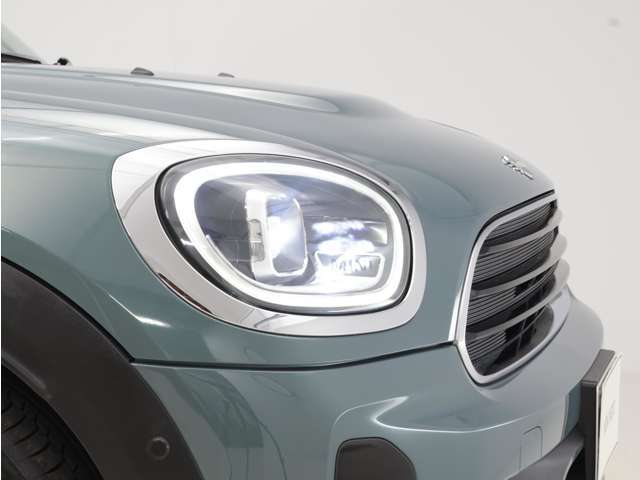 ヘッドライトはLED化でより明るく！