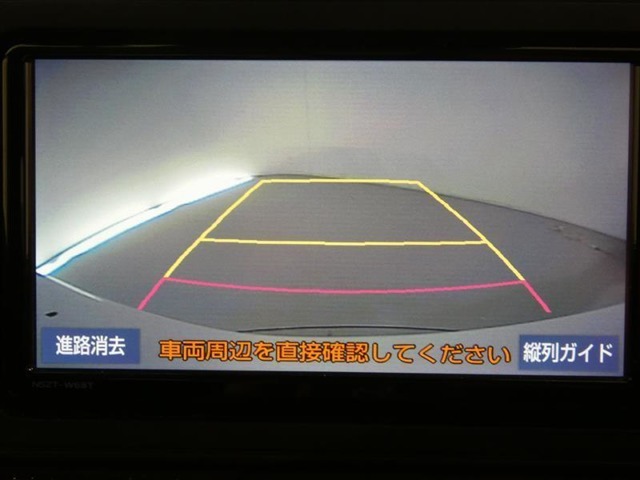 【バックモニター】・・・気になる後ろの見通しも、車庫入れに大活躍☆運転が困難な場所でも、しっかりサポート！心強い味方のモニターです♪