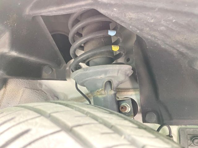 お車を安心してお乗りいただく為には、足回りの定期点検が欠かせません。サービスサポート（有償保証）では無料点検もご提供しており、安心のカーライフをお過ごしいただけるサポート体制が整っています。