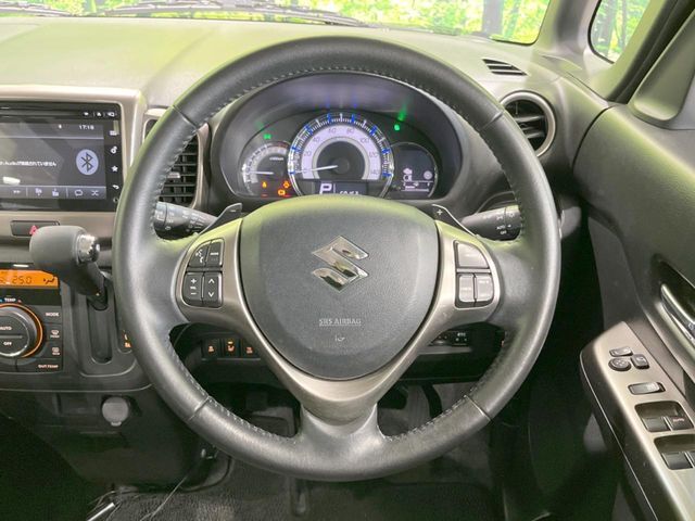 【純正革巻きステアリング】上質な革を使用することで、手にしっかり馴染みとても運転しやすいハンドルです♪
