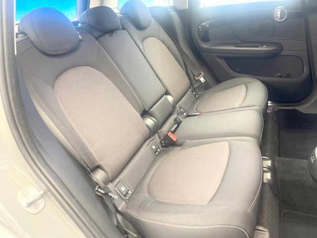 ●後部座席も気になるようなキズ・汚れやへたり等、大きなダメージはなく、良好な状態です。
