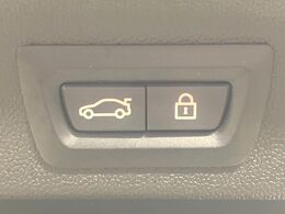 ●電動リアゲート：ワンタッチでリアゲートの開閉ができ、荷物などで両手が塞がっている状態でも簡単に開閉ができる便利機能です。