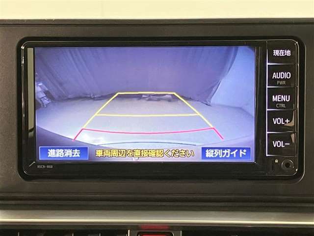 【バックカメラ】あると便利なバックカメラ装備！駐車時に後方がリアルタイム映像で確認できます。立体駐車場や夜間の車庫入れ時に大活躍！運転スキルに関わらず、今や必須となった装備ですね♪