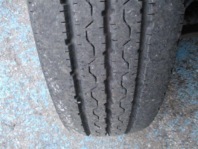 ☆タイヤサイズ　195/75R15　109/107☆☆フロント5mm山　車検OKです☆☆リヤ　　7mm山　車検OKです☆