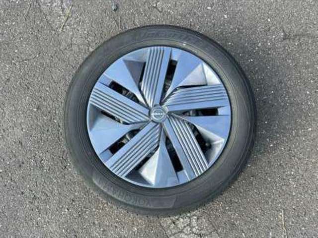 冬タイヤは純正スチールホイールが付いています。