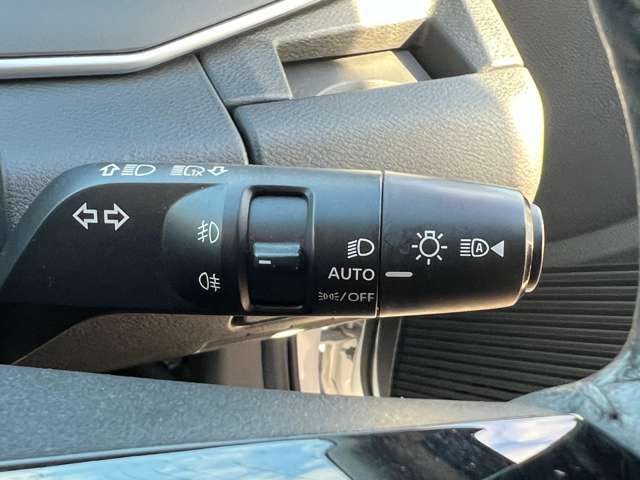 オートハイビーム付きです。状況に合わせてハイビームとロービームを切り替えてくれます。