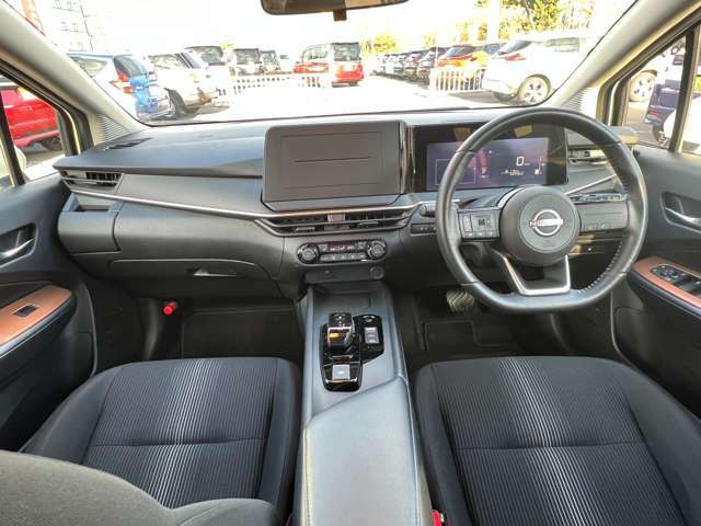 インパネ周りも綺麗ですっきりとしていますね！！