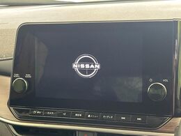 【9型メーカー純正ナビ】インテリアに溶け込むスタイリッシュな「専用設計」メーカーナビを装備♪視認性や操作性など基本性能にも優れ、より上質なカーライフをお楽しみいただけます。