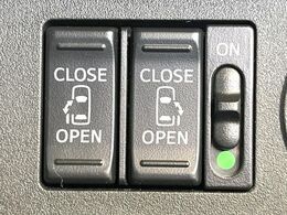 【両側パワースライドドア】スマートキーや運転席のスイッチで後席両側スライドドアの開閉が可能♪電動だから力を入れてドアを開ける必要が無く、小さなお子様でも簡単に開け閉めでき快適です♪