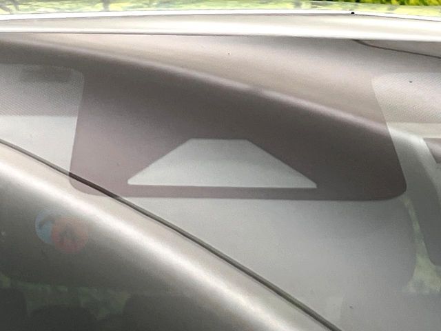 【トヨタセーフティセンス】走行中に前方の車両等を認識し、衝突しそうな時は警報とブレーキで衝突回避と被害軽減をアシスト。より安全にドライブをお楽しみいただけます。