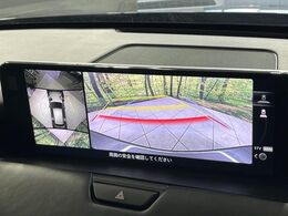 【360°ビューモニター】専用のカメラにより、上から見下ろしたような視点で360度クルマの周囲を確認することができます☆死角部分も確認しやすく、狭い場所での切り返しや駐車もスムーズに行えます。