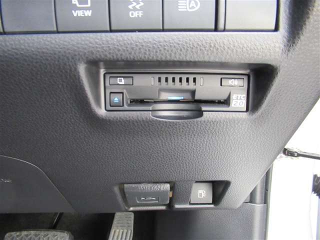 ETCを装備しております。朝通勤で高速道路を使われる方、休日に高速道路でお出かけする方！そんな方にお薦めです。ETCの様々な制度を使うことができます。高速道路の通行もスムーズです。