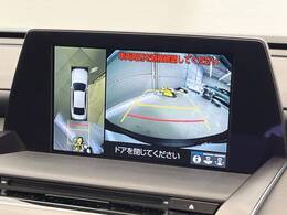 【パノラミックビューモニター】専用のカメラにより、上から見下ろしたような視点で360度クルマの周囲を確認することができます☆死角部分も確認しやすく、狭い場所での切り返しや駐車もスムーズに行えます。