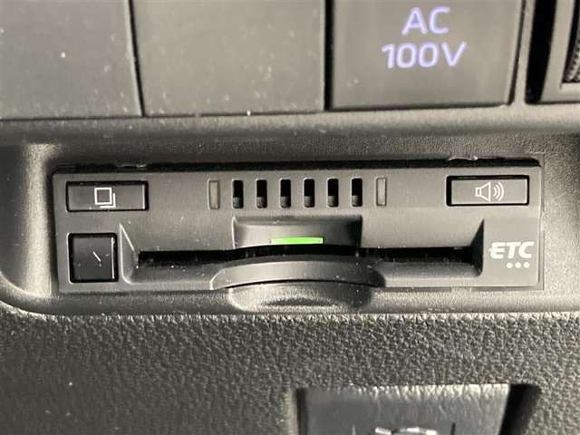 付いているクルマも増えましたが、U-Carではまだまだ付いていればラッキーなETCです。高速道路の料金をお得にするための、便利な装備です。セットアップ後、すぐに利用可能です。