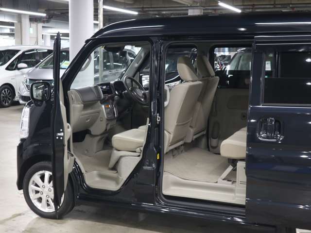 ご納車前のボディガラスコーティングも専門の業者が常駐しておりクオリティの高いコーティングを低価格にてご提供しております♪