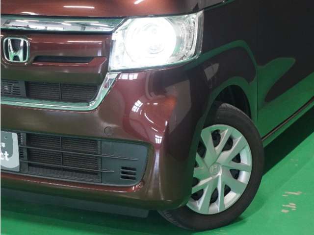 【ヘッドライト】省電力で長寿命の明るく運転しやすいLEDヘッドランプです。明るく照らすので暗い夜道からお客様を守ってくれます。