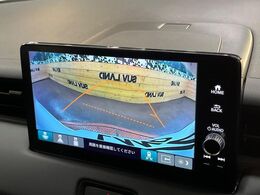 【バックカメラ】駐車時に後方がリアルタイム映像で確認できます。大型商業施設や立体駐車場での駐車時や、夜間のバック時に大活躍！運転スキルに関わらず、今や必須となった装備のひとつです！