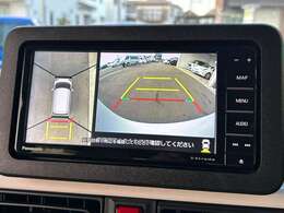 【アラウンドビューモニター】クルマを真上から見下ろしているかのような映像によって、車庫入れや縦列駐車などの駐車時に、自車と駐車位置の関係をひと目で確認でき、スムースな駐車をサポートします。