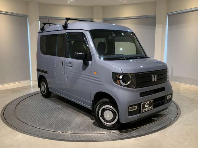 ルーフにはキャリアベース付き！