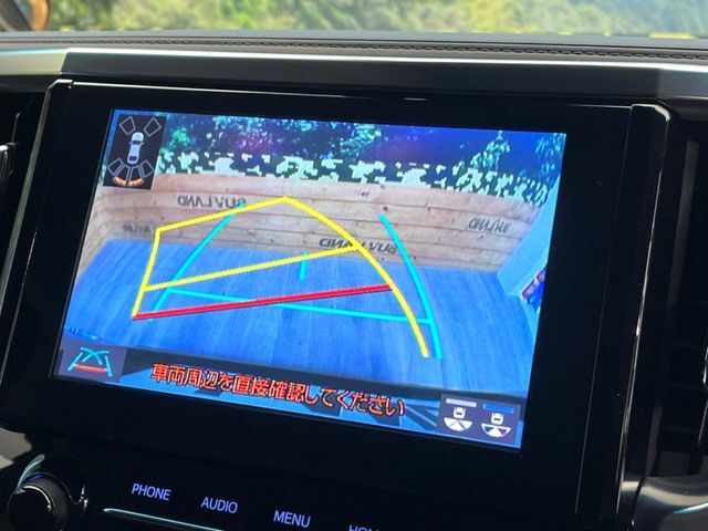 【バックカメラ】駐車時に後方がリアルタイム映像で確認できます。大型商業施設や立体駐車場での駐車時や、夜間のバック時に大活躍！運転スキルに関わらず、今や必須となった装備のひとつです！