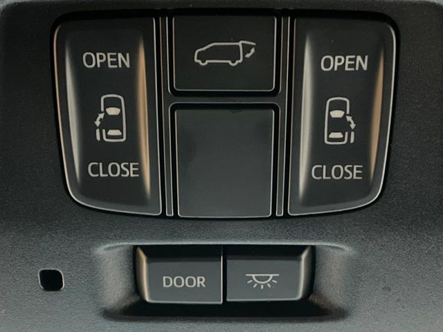 【両側パワースライドドア】スマートキーや運転席のスイッチで後席両側スライドドアの開閉が可能♪電動だから力を入れてドアを開ける必要が無く、小さなお子様でも簡単に開け閉めでき快適です♪