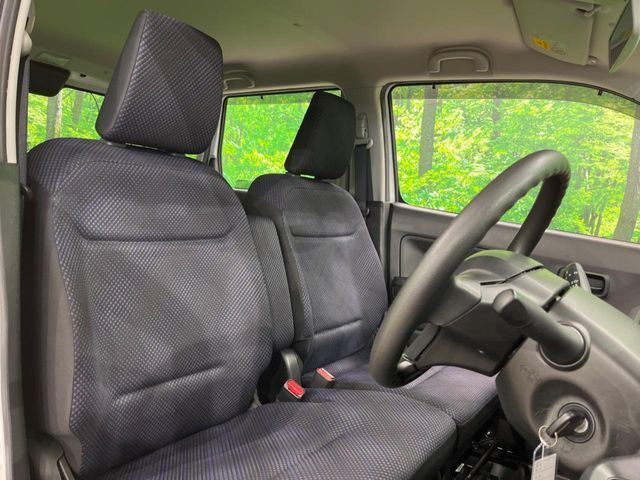 運転席シート廻りは使用感も少なく、良好な状態となっています。丁寧に使われていたことがよくわかりますね。