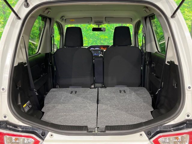 普段のお買い物や通勤、送迎等に十分な荷室スペースを確保しております。セカンドシートを倒すと、大きな荷物の積載も可能です♪