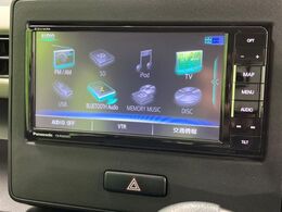 【純正ナビ】人気の純正ナビを装備。オーディオ機能も充実しており、Bluetooth接続すればお持ちのスマホやMP3プレイヤーの音楽を再生可能！毎日の運転がさらに楽しくなります！！