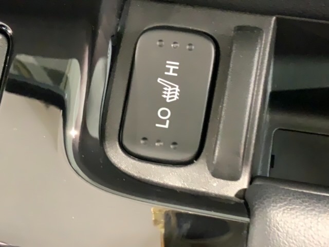 シートヒーターが付いています！寒い日に便利な装備ですね。