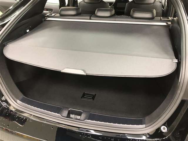 【トノカバー】荷物に直射日光が当たるのを防ぐだけでなく、目隠しとしての役割も果たしてくれるので、防犯面でも役立ちます！