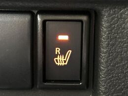 【シートヒーター】寒い日に重宝するシートヒーター！エアコンより早く温まってくれるので寒がりの人も安心ですね♪エアコンの温風は乾燥するから苦手、という方にもをおすすめです。