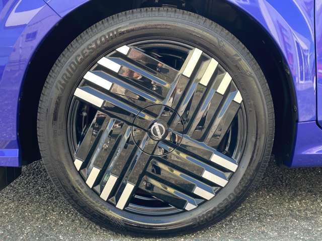 純正のアルミホイールです！お車に合ったデザインのホイールになっています！