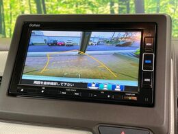 【バックカメラ】駐車時に後方がリアルタイム映像で確認できます。大型商業施設や立体駐車場での駐車時や、夜間のバック時に大活躍！運転スキルに関わらず、今や必須となった装備のひとつです！