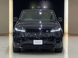 レンジローバースポーツもこれで第3世代となり、ラグジュアリースポーツSUVの中でも「気品」と「実力」を兼ね備えた存在として一目置かれています。少しサイズアップしています。