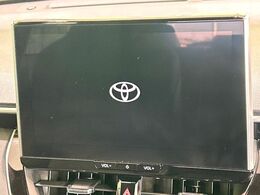 【10.5インチナビ】高級感とインパクトのある大画面ナビを装備。各種オーディオ操作はもちろん、スマホ連携もできる利便性の高いナビです♪