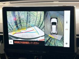 【パノラミックビューモニター】専用のカメラにより、上から見下ろしたような視点で360度クルマの周囲を確認することができます☆死角部分も確認しやすく、狭い場所での切り返しや駐車もスムーズに行えます。