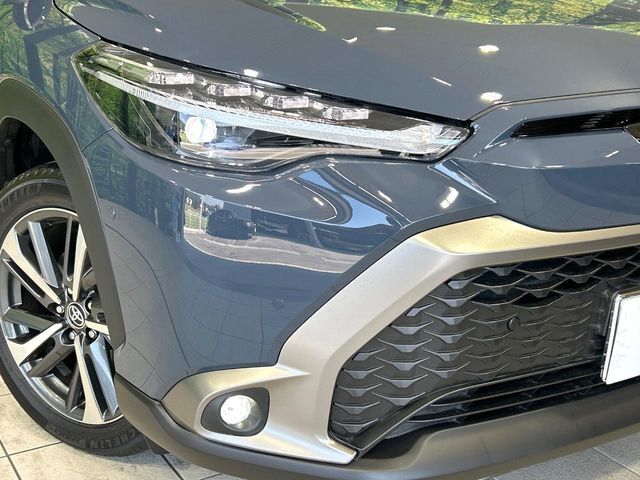 【LEDヘッドライト】悪天候や夜間走行時も良好な視界を確保し安心して運転できる高輝度LEDヘッドライトを装備！点灯速度が早く、消費電力も抑えられています。