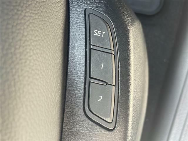 【パワーシート】スイッチ一つで簡単にシートの微調整が可能です。電動だから力いらず。自分に最適なシートポジションにセットして、快適なドライブをお楽しみください。